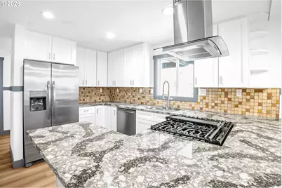 705 SW Dennis Ave, Hillsboro, OR 97123 - Photo 11