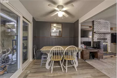 19820 NE Hassalo Ct, Portland, OR 97230 - Photo 7