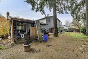 19820 NE Hassalo Ct, Portland, OR 97230 - Photo 23