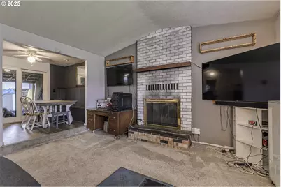 19820 NE Hassalo Ct, Portland, OR 97230 - Photo 5