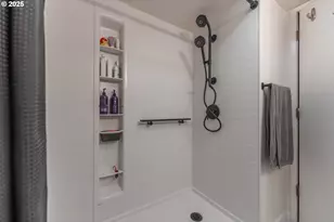 11760 SW King George Dr, Portland, OR 97224 - Photo 13