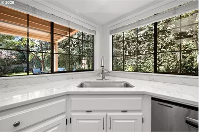 4105 Woodhill Ct, Lake Oswego, OR 97035 - Photo 9
