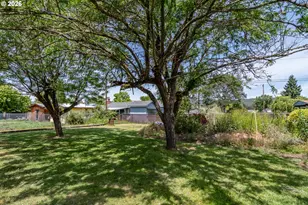 1976 Burdette Dr, Roseburg, OR 97471 - Photo 41