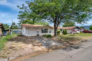 1976 Burdette Dr, Roseburg, OR 97471 - Photo 3
