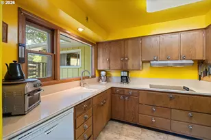 1175 Lake Park Dr, Eugene, OR 97404 - Photo 13