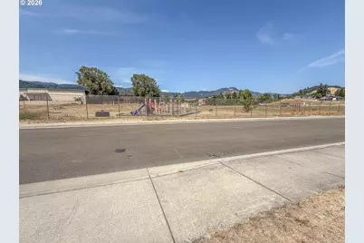 545 E 4th Ave, Riddle, OR 97469 - Photo 25
