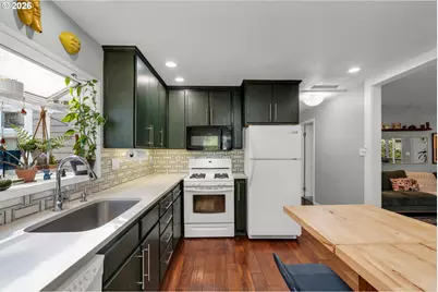 5238 SW Vacuna St, Portland, OR 97219 - Photo 7