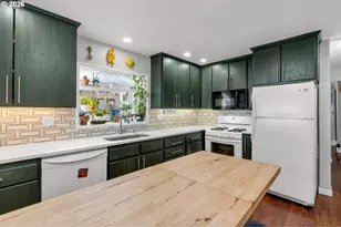 5238 SW Vacuna St, Portland, OR 97219 - Photo 5