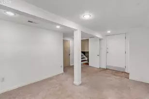 5238 SW Vacuna St, Portland, OR 97219 - Photo 27