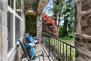 2613 Beacon Hill Dr, West Linn, OR 97068 - Photo 3