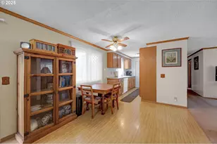 1113 Candlelight Dr, Eugene, OR 97402 - Photo 11