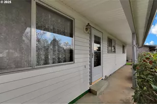 1113 Candlelight Dr, Eugene, OR 97402 - Photo 5