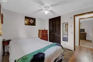 1113 Candlelight Dr, Eugene, OR 97402 - Photo 23