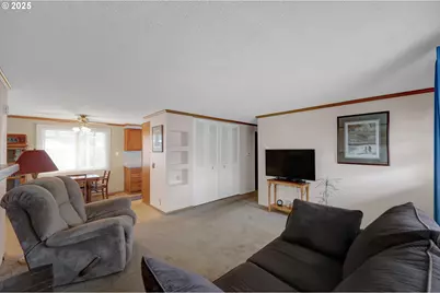 1113 Candlelight Dr, Eugene, OR 97402 - Photo 9