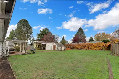 1113 Candlelight Dr, Eugene, OR 97402 - Photo 29