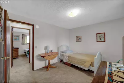 1113 Candlelight Dr, Eugene, OR 97402 - Photo 25