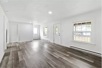 611 NE Pioneer Ave, Castle Rock, WA 98611 - Photo 7