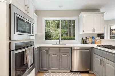 13278 Vermeer Dr, Lake Oswego, OR 97035 - Photo 15