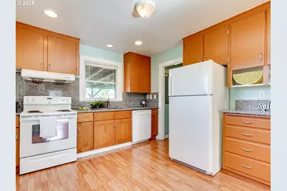 7515 SE Luther Rd, Portland, OR 97206 - Photo 5