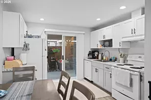 18230 SE Pine St, Portland, OR 97233 - Photo 7
