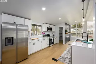 102 Molalla Ct, Roseburg, OR 97470 - Photo 7