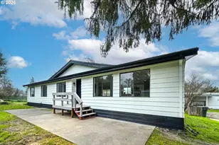 102 Molalla Ct, Roseburg, OR 97470 - Photo 3