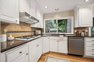 18790 Indian Creek Dr, Lake Oswego, OR 97034 - Photo 13