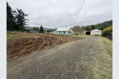 1420 NW Grove St, Roseburg, OR 97471 - Photo 5