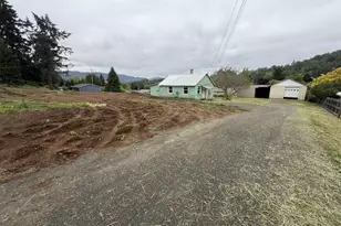 1420 NW Grove St, Roseburg, OR 97471 - Photo 5