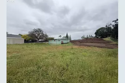 1420 NW Grove St, Roseburg, OR 97471 - Photo 11
