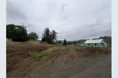 1420 NW Grove St, Roseburg, OR 97471 - Photo 13