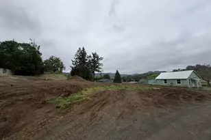 1420 NW Grove St, Roseburg, OR 97471 - Photo 13