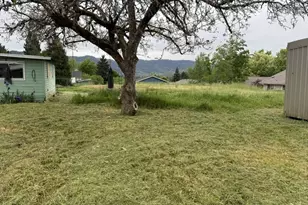 1420 NW Grove St, Roseburg, OR 97471 - Photo 3