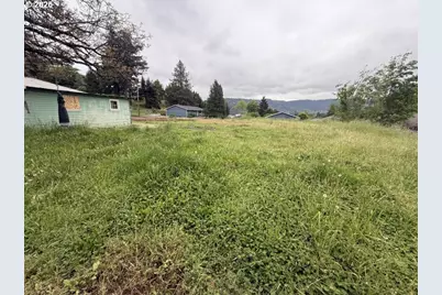 1420 NW Grove St, Roseburg, OR 97471 - Photo 13