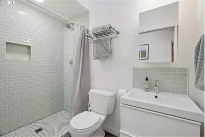 3286 NE Holman St, Portland, OR 97211 - Photo 39