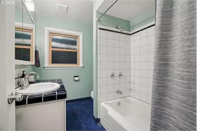 3286 NE Holman St, Portland, OR 97211 - Photo 17