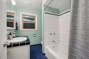 3286 NE Holman St, Portland, OR 97211 - Photo 17