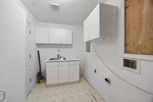 5577 S Shore Dr, Florence, OR 97439 - Photo 27