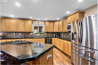 13125 SE Sherman St, Portland, OR 97233 - Photo 9