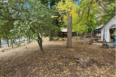 E Franklin St, Bingen, WA 98605 - Photo 3