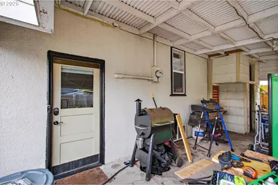 1202 S 3rd Ave, Kelso, WA 98626 - Photo 7