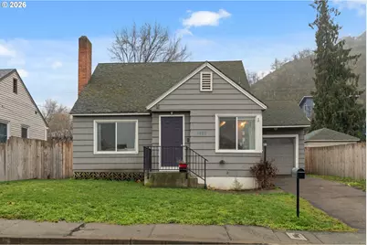 1620 E 13th Pl, The Dalles, OR 97058 - Photo 1