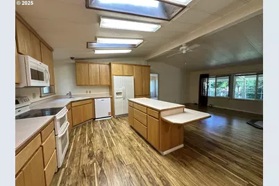 128 SW Canton St, John Day, OR 97845 - Photo 5