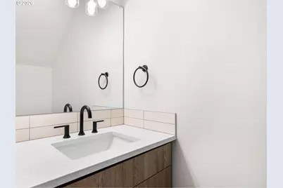 8334 N Bank St, Portland, OR 97203 - Photo 5