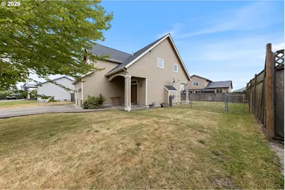 886 N 7th St, Harrisburg, OR 97446 - Photo 3