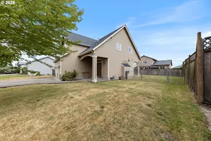 886 N 7th St, Harrisburg, OR 97446 - Photo 3