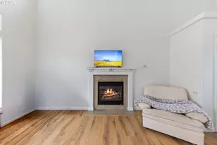 886 N 7th St, Harrisburg, OR 97446 - Photo 7