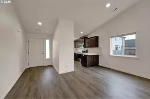 1632 Dotie Dr, Springfield, OR 97477 - Photo 5