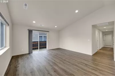 1632 Dotie Dr, Springfield, OR 97477 - Photo 7