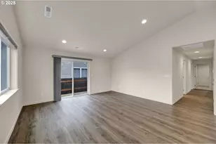 1632 Dotie Dr, Springfield, OR 97477 - Photo 7